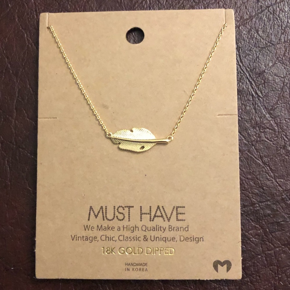 Leaf Necklace in Gold